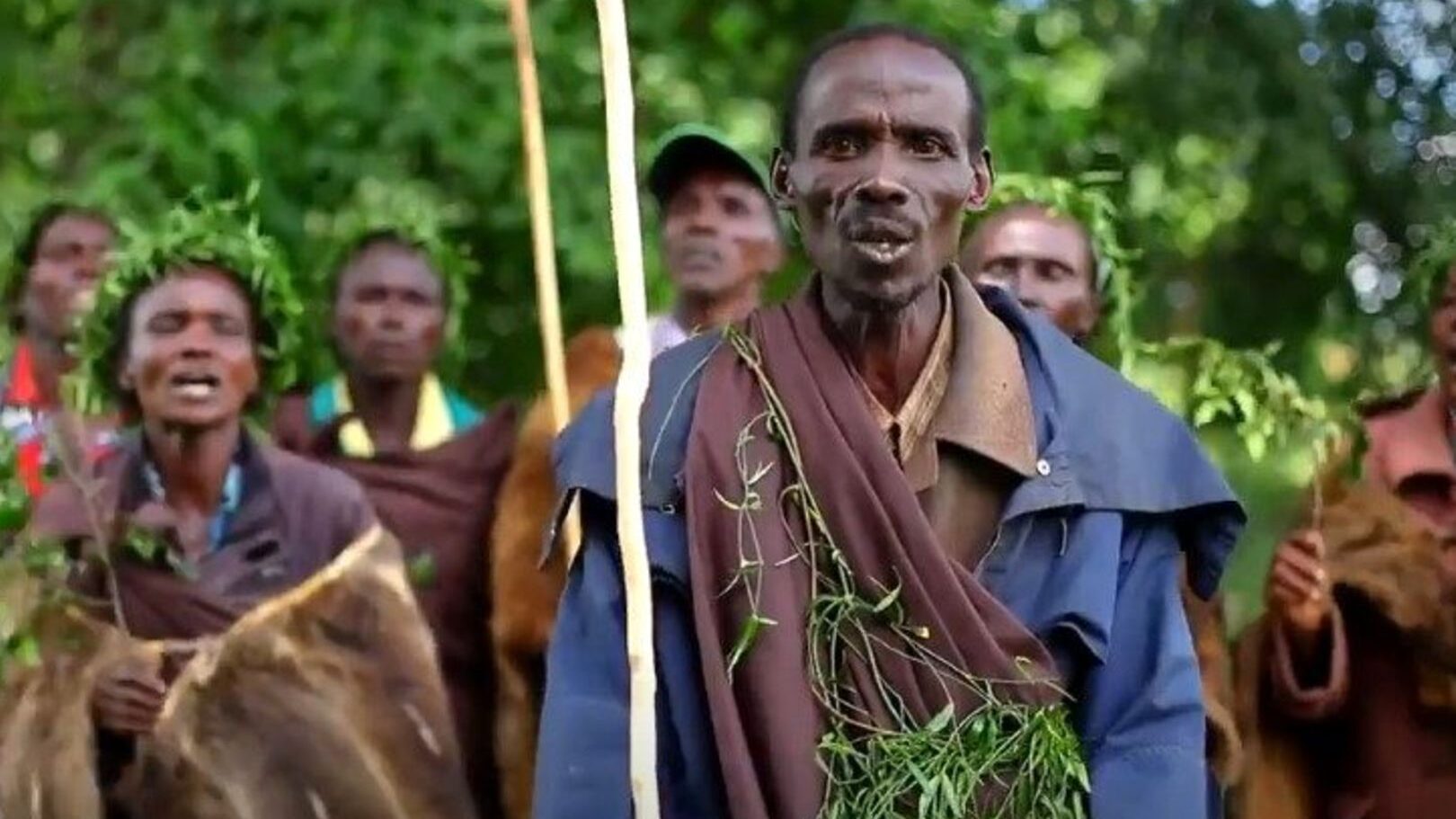 La scienziata del Kenya che ricicla la plastica per costruire tetti per le  case - LifeGate